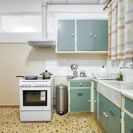Sunny 2 Bedroom Cozy Apartment, View Of Parthenon Apartment *